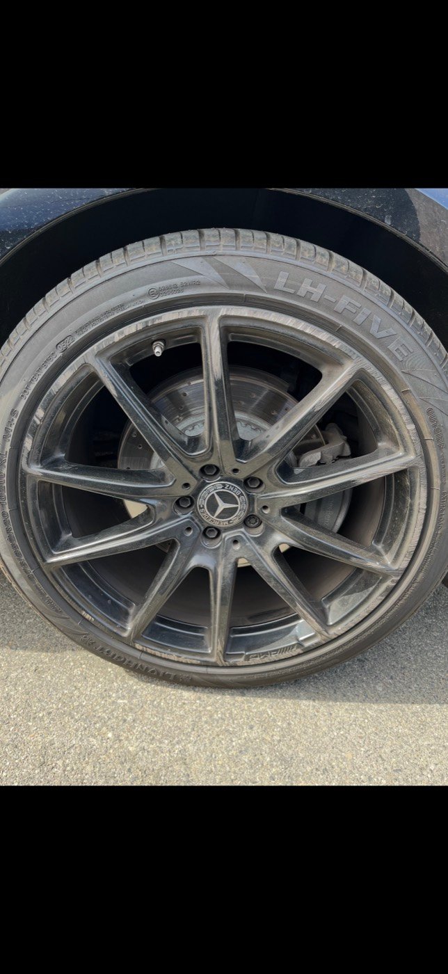 Mercedes-Benz alloy wheel before refinish